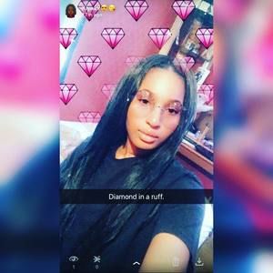 Meet your Posher, Kiya